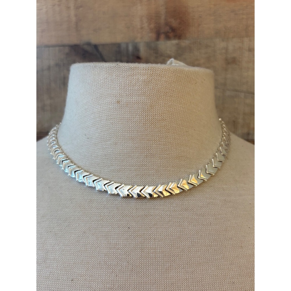 Avon Vintage Silver Tone Chevron Herringbone Link Collar Necklace 16 Inch